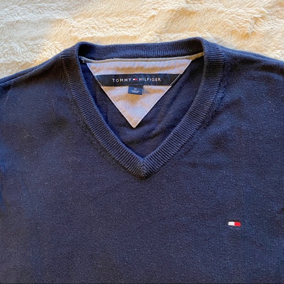 Tommy Hilfiger Men V-Neck - Picture 4 of 8